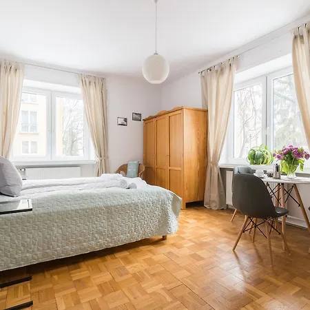 Rent Like - Aleja Solidarnosci 101c Varsó
